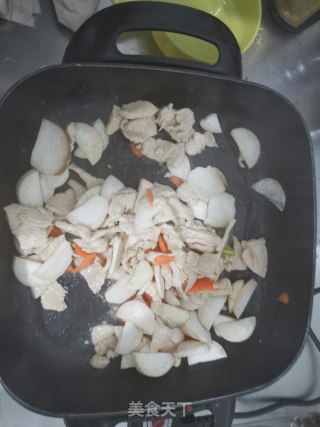 尖椒杏鲍菇炒鸡片的做法步骤：5