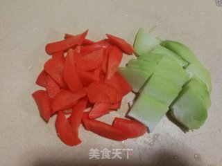 胡萝卜山药炒佛手瓜的做法步骤：2