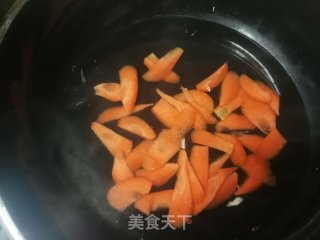 胡萝卜山药炒佛手瓜的做法步骤：4