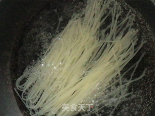 干拌螺蛳粉的做法步骤：2