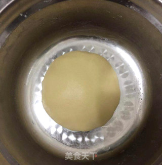 没有老婆的老婆饼，不用烤箱，也能酥得掉渣的做法步骤：2