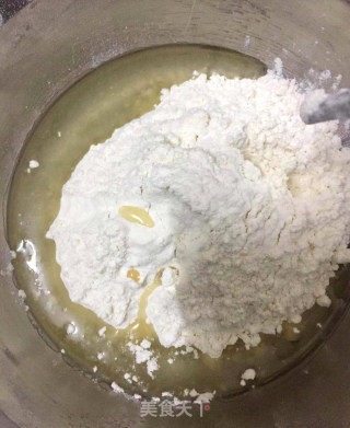 没有老婆的老婆饼，不用烤箱，也能酥得掉渣的做法步骤：3