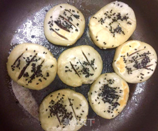 没有老婆的老婆饼，不用烤箱，也能酥得掉渣的做法步骤：13