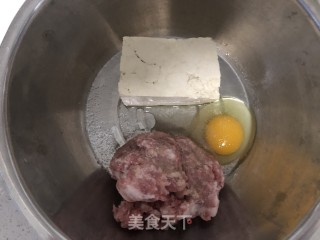 砂锅豆腐丸子的做法步骤：1