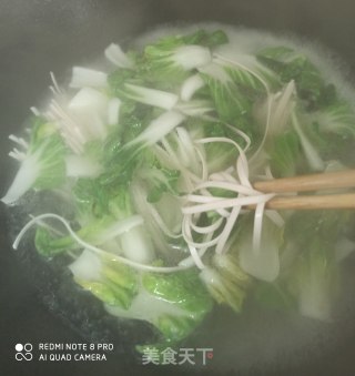 青菜肉丸鸡蛋面的做法步骤：4