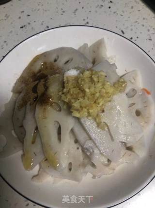 姜末凉拌藕片的做法步骤：4
