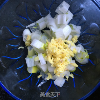 芹菜炒红薯粉的做法步骤：3
