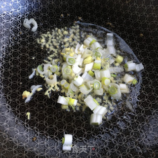 芹菜炒红薯粉的做法步骤：5