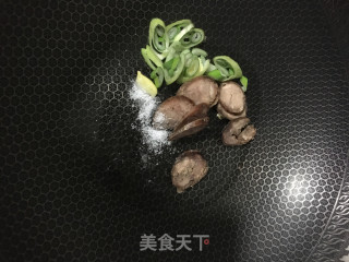 腊肠炒杏鲍菇的做法步骤：4