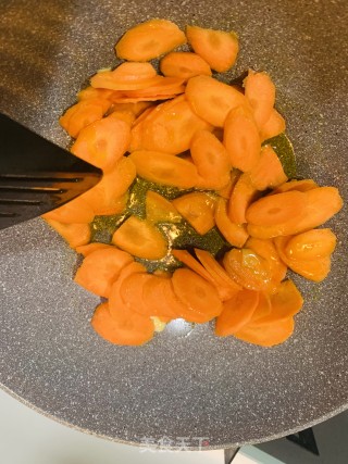 清炒胡萝卜的做法步骤：3