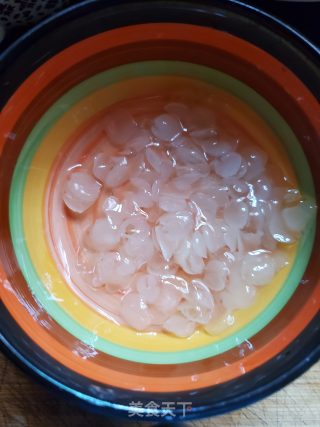 黑糖炖红枣银耳的做法步骤：2