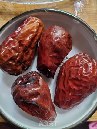 黑糖炖红枣银耳的做法步骤：3