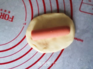 火腿肠面包的做法步骤：4
