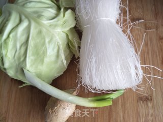 包菜炒粉丝的做法步骤：1