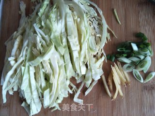 包菜炒粉丝的做法步骤：3