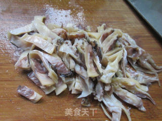 乌贼鲞炒尖椒的做法步骤：4