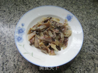 乌贼鲞炒尖椒的做法步骤：6
