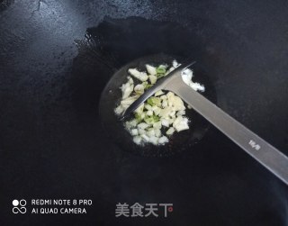 芦蒿炒腊肠的做法步骤：3