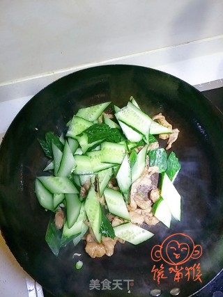 黄瓜熘肉片的做法步骤：6