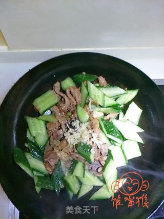 黄瓜熘肉片的做法步骤：7