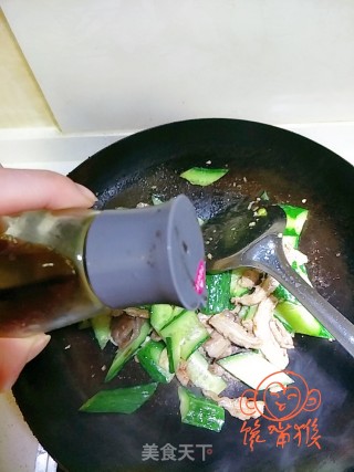 黄瓜熘肉片的做法步骤：8