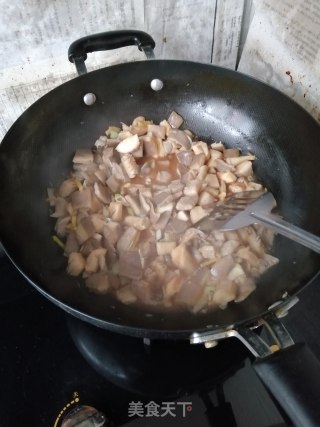 “ 花样面食 ”平菇绿色剪刀面的做法步骤：3