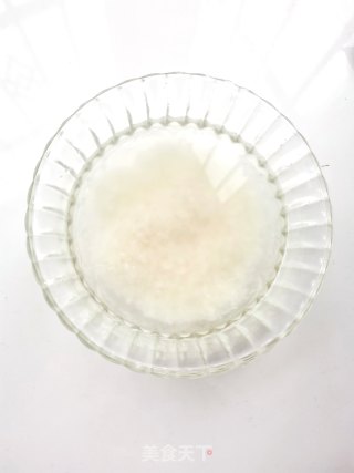 鸡腿腊肠煲仔饭的做法步骤：1