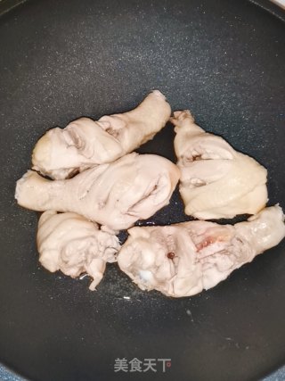 鸡腿腊肠煲仔饭的做法步骤：3