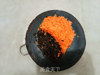 胡萝卜木耳鲜肉锅贴的做法步骤：5