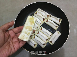 胡萝卜木耳鲜肉锅贴的做法步骤：10