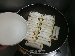 胡萝卜木耳鲜肉锅贴的做法步骤：11