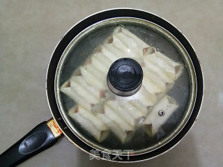 胡萝卜木耳鲜肉锅贴的做法步骤：12