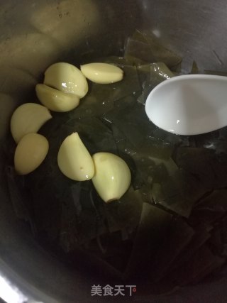 腊八蒜凉拌海带的做法步骤：4