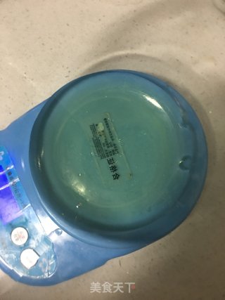 六寸菠菜汁戚风蛋糕的做法步骤：1