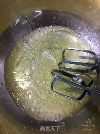 六寸菠菜汁戚风蛋糕的做法步骤：7