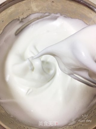 六寸菠菜汁戚风蛋糕的做法步骤：10