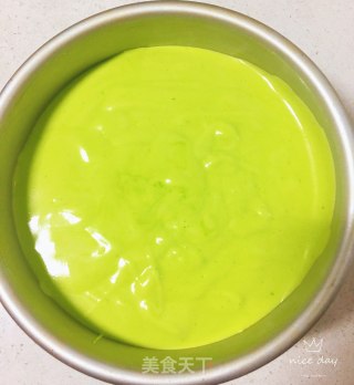 六寸菠菜汁戚风蛋糕的做法步骤：14