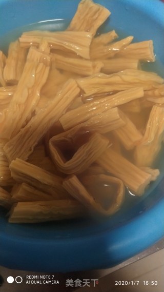腐竹鸡煲的做法步骤：1
