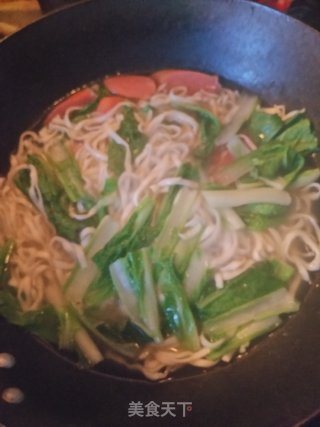 煎荷包蛋青菜汤面的做法步骤：4