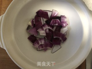 蒜香砂锅鲽鱼头的做法步骤：2