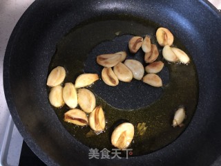 蒜香砂锅鲽鱼头的做法步骤：4