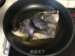 蒜香砂锅鲽鱼头的做法步骤：5