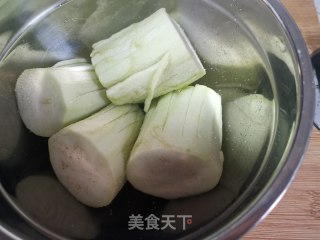 甜酸菊花茄子的做法步骤：3