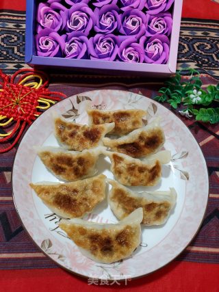 韭菜肉馅煎饺的做法步骤：11