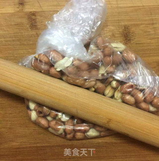 过年必备—花生芝麻糖，童年味道，营养健康，酥脆可口的做法步骤：3