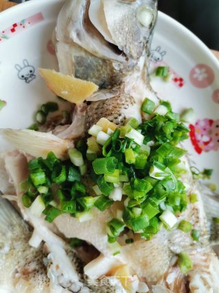 清蒸鲈鱼的做法步骤：4