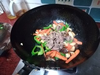 牛肉炒三蔬的做法步骤：8