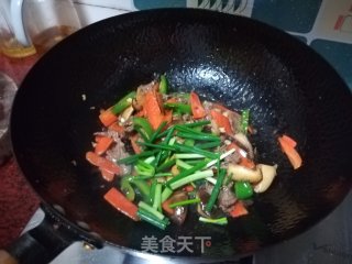 牛肉炒三蔬的做法步骤：9