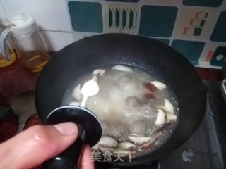 肉丸香菇面的做法步骤：6
