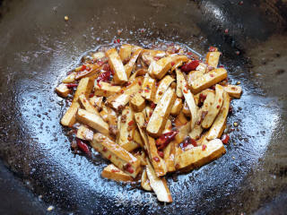 肉末辣酱炒香干的做法步骤：7